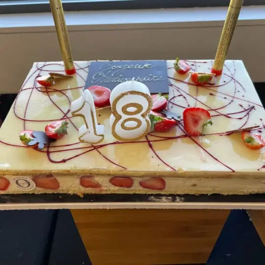 Un gâteau d'anniversaire 18 ans